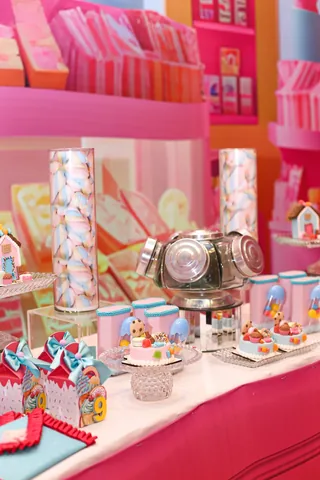 Decoração de festa infantil Candy Store em Brasília DF — montagem real, foto 10