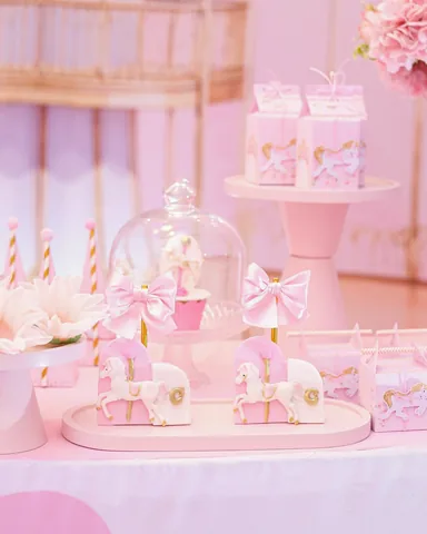 Decoração de festa infantil Carrossel Rosa em Brasília DF — montagem real, foto 7