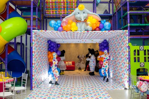 Decoração de festa infantil Disney Celebration em Brasília DF — montagem real, foto 20